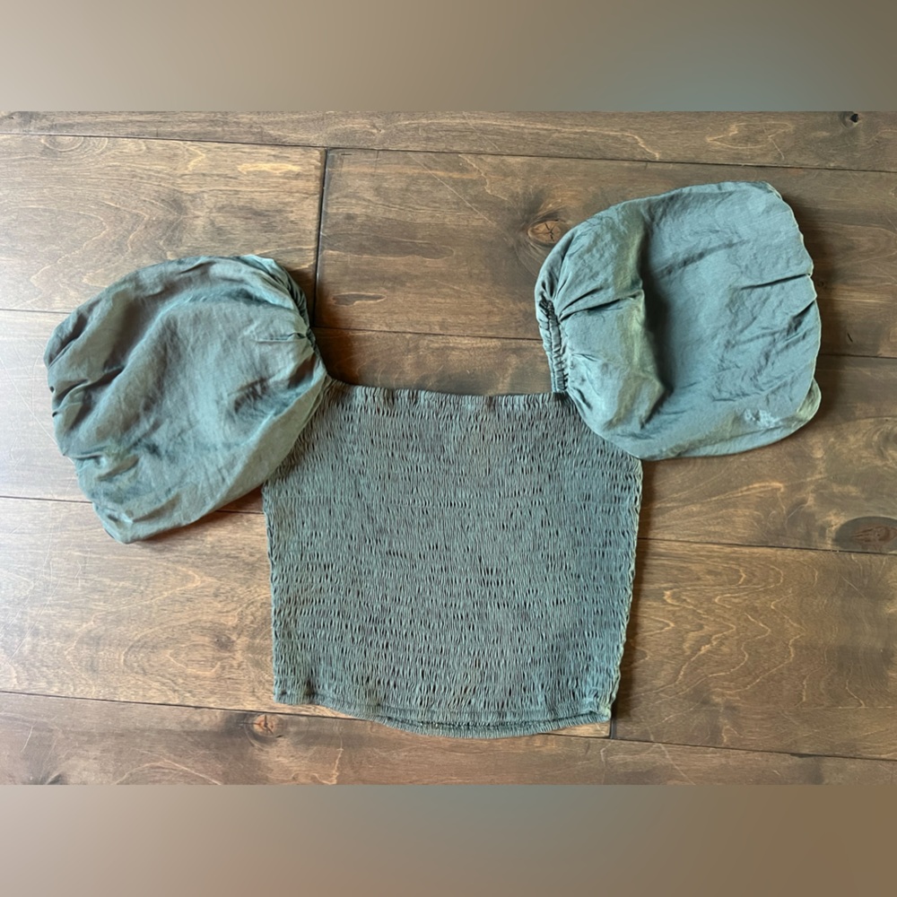 Off shoulder crop top women’s small